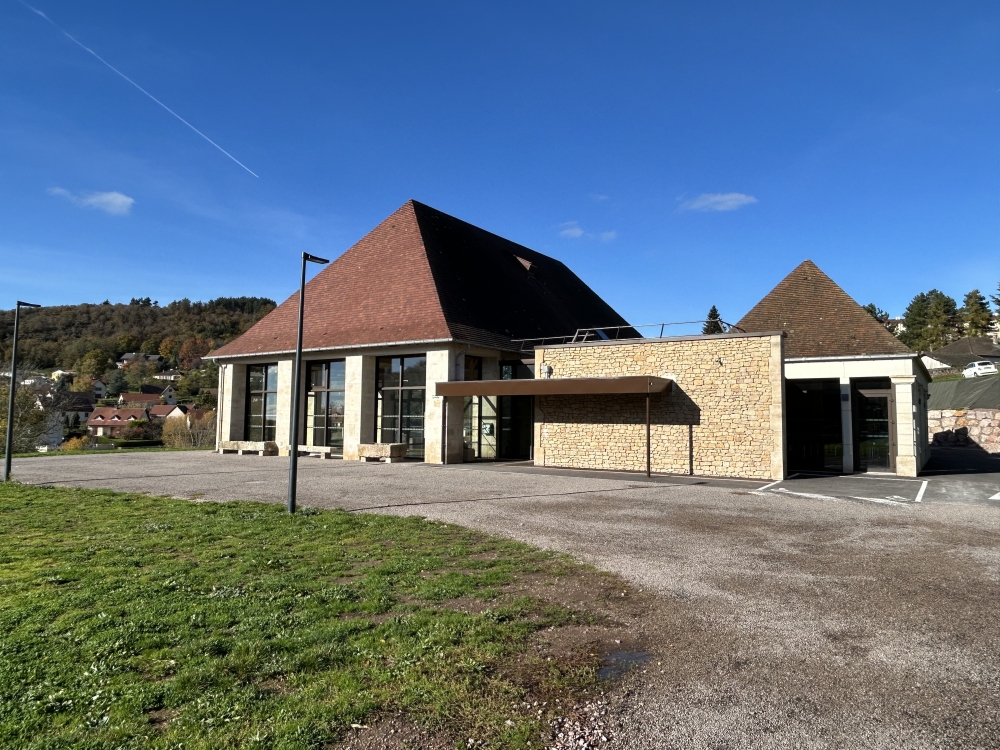 Rénovation énergétique et extension d'une salle des fêtes